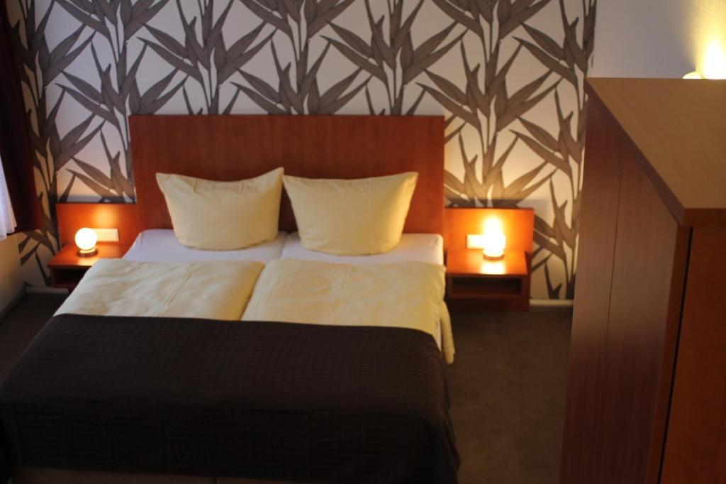 Hotel Schwarzer Adler Jever Rom bilde